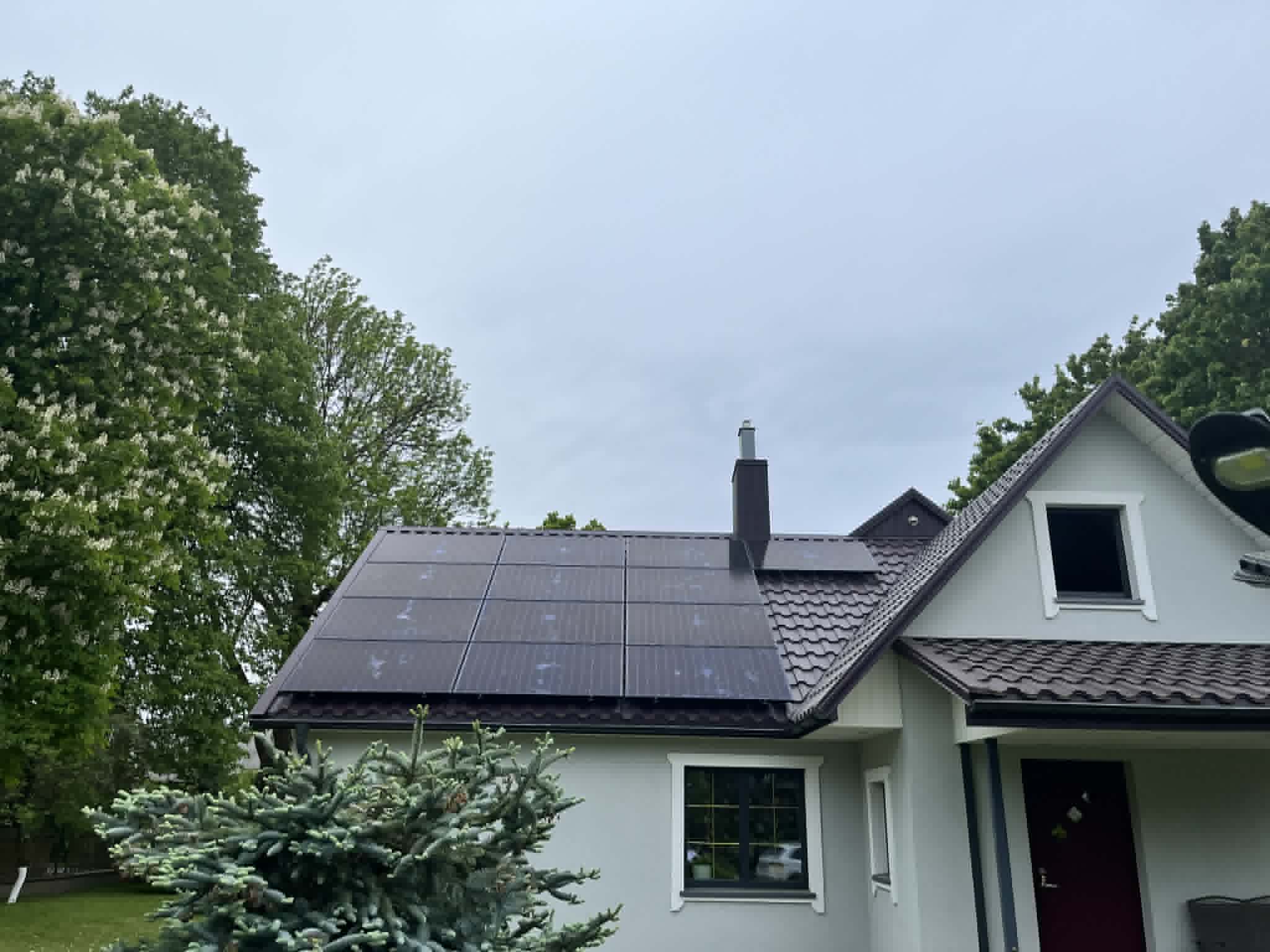 Gyvenamasis namas su saulės elektrine
