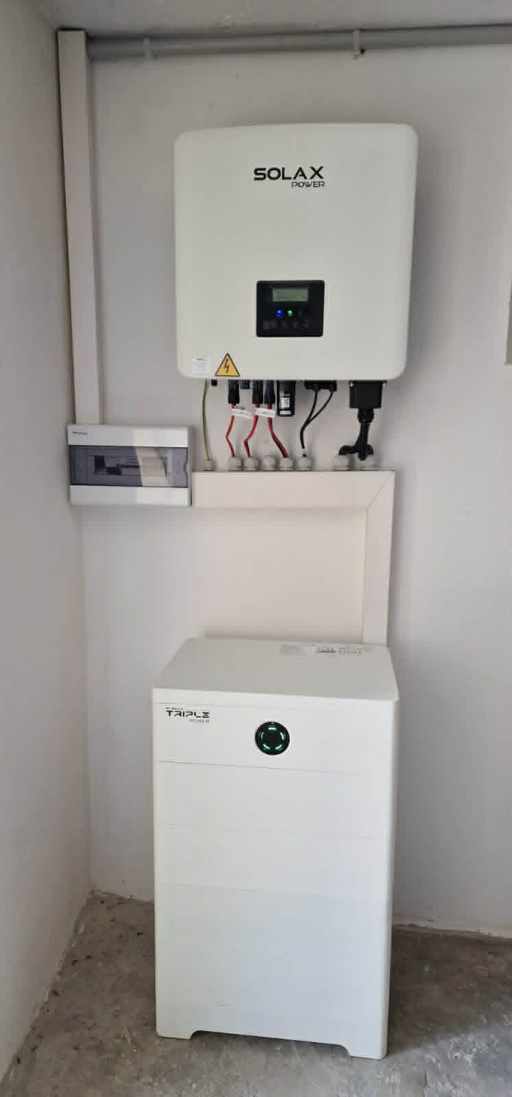 Energijos kaupiklis su hibridiniu inverteriu
